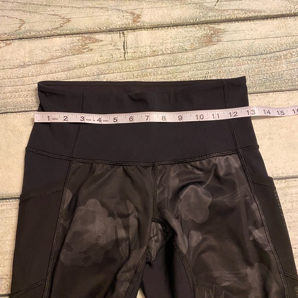 Lululemon black seek the heat crop legging. 6 - Picture 7 of 11